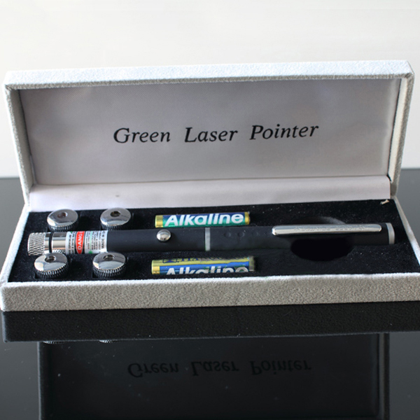緑色レーザーポインター